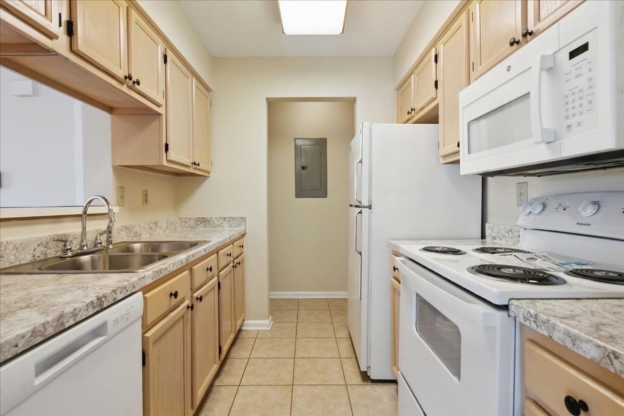 27 Tamarisk Quay Apt F - Photo 7 of 22