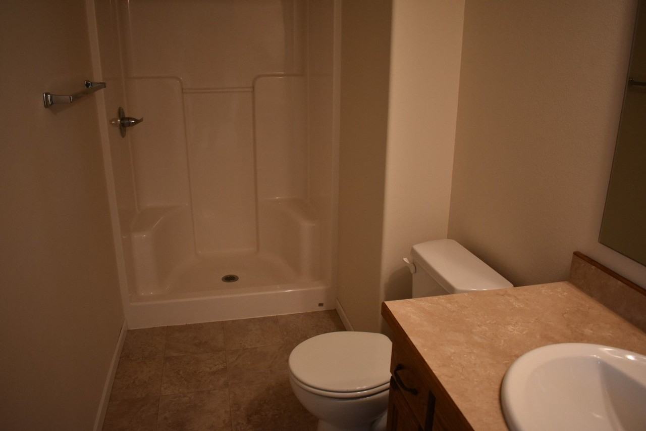 907 30th Ave W - Photo 3 of 9