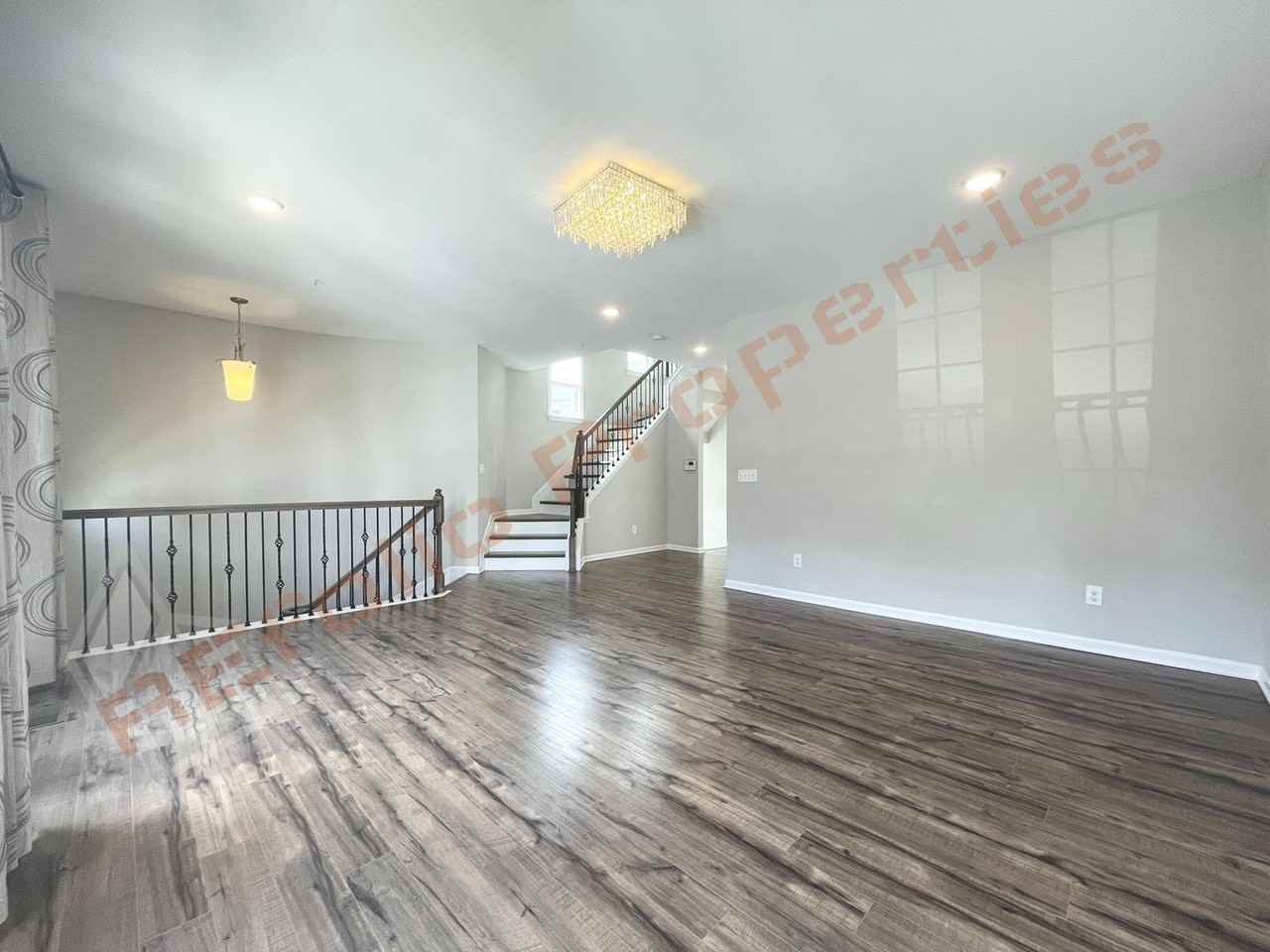 870 Tunisian Dr - Photo 4 of 33