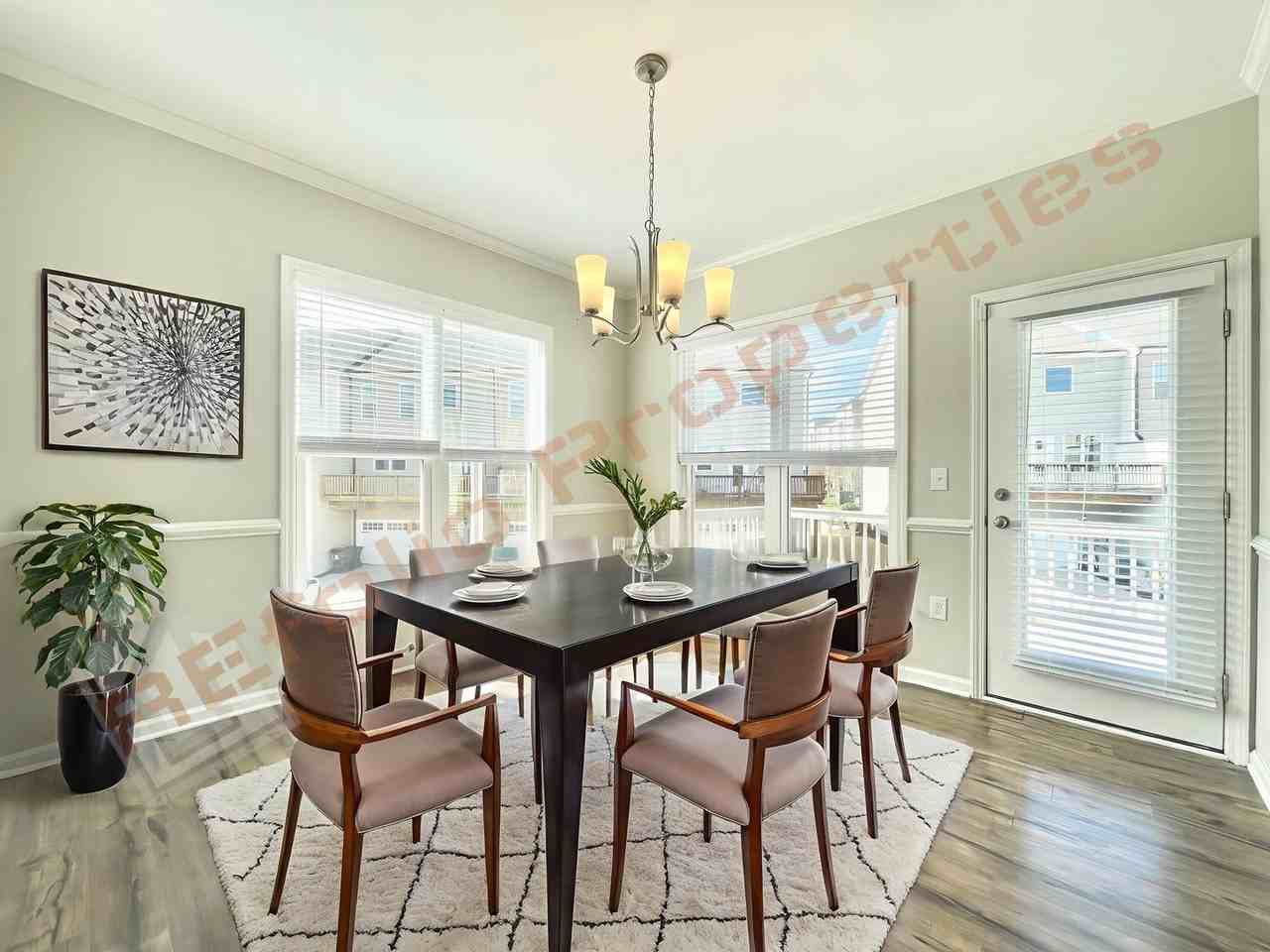 870 Tunisian Dr - Photo 7 of 33