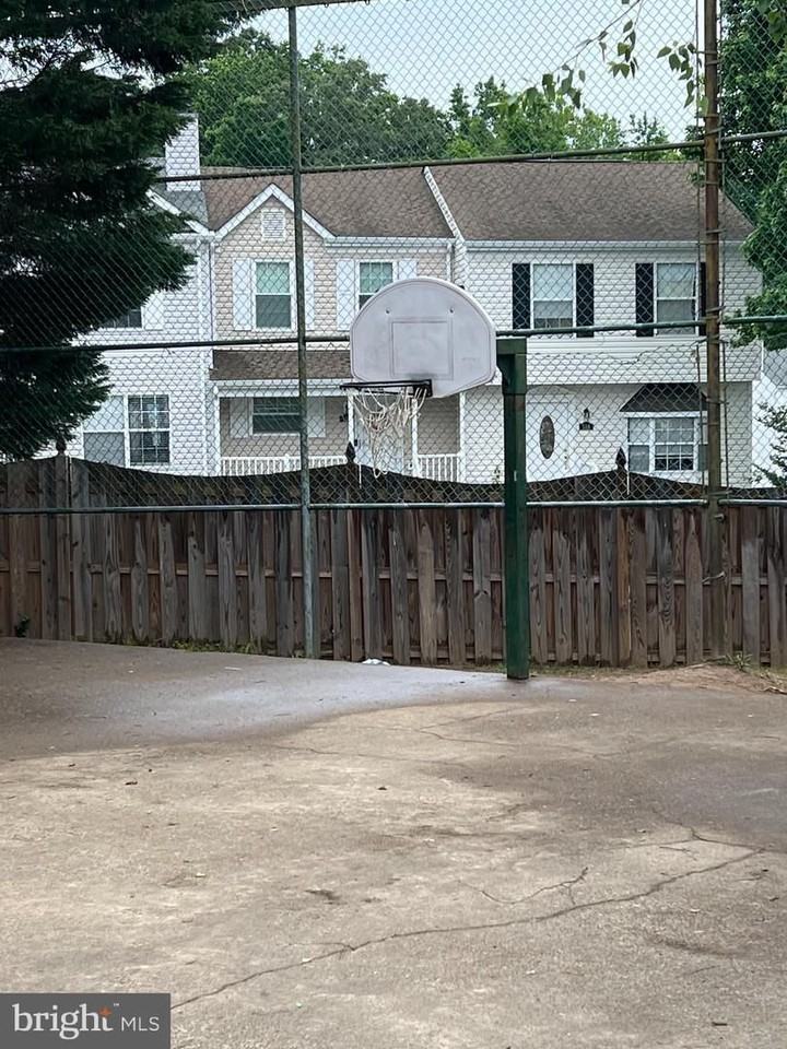 102 Picadilly Ln - Photo 2 of 15