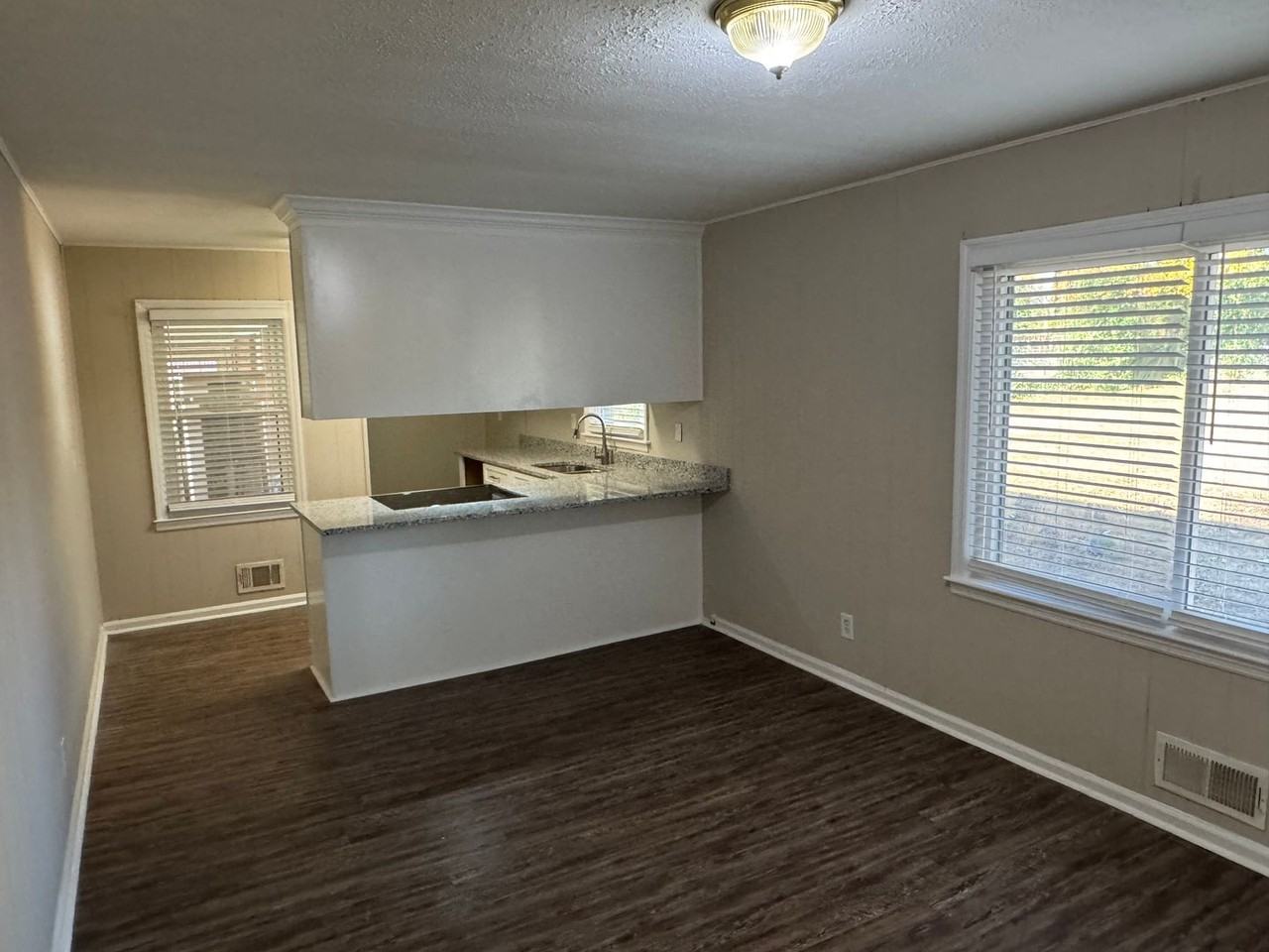 437 Lockridge Ln - Photo 5 of 23