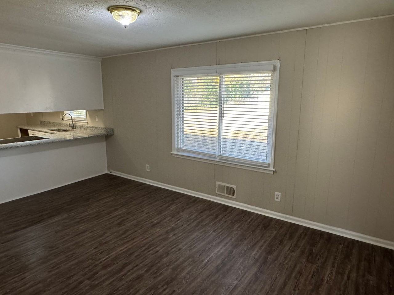 437 Lockridge Ln - Photo 6 of 23