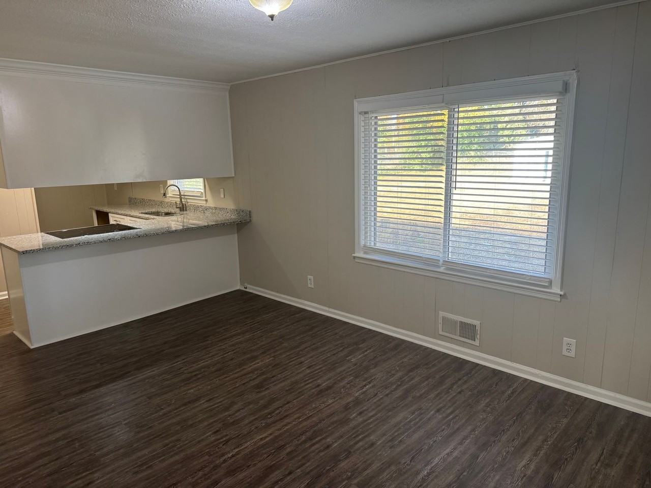 437 Lockridge Ln - Photo 7 of 23