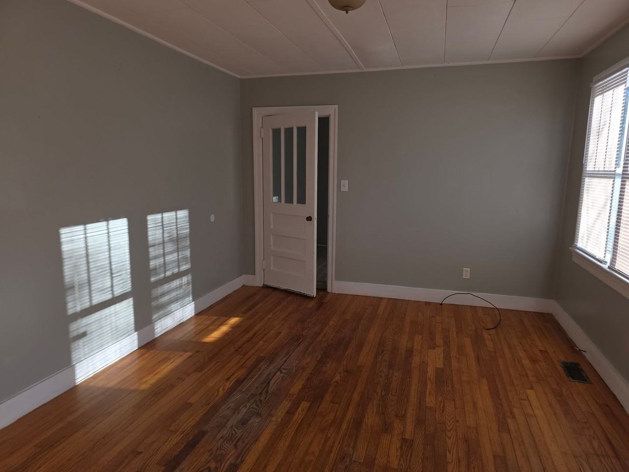 864 Green St - Photo 2 of 8