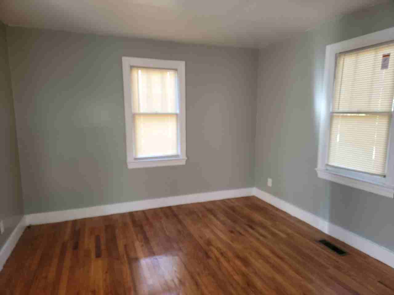 864 Green St - Photo 5 of 8