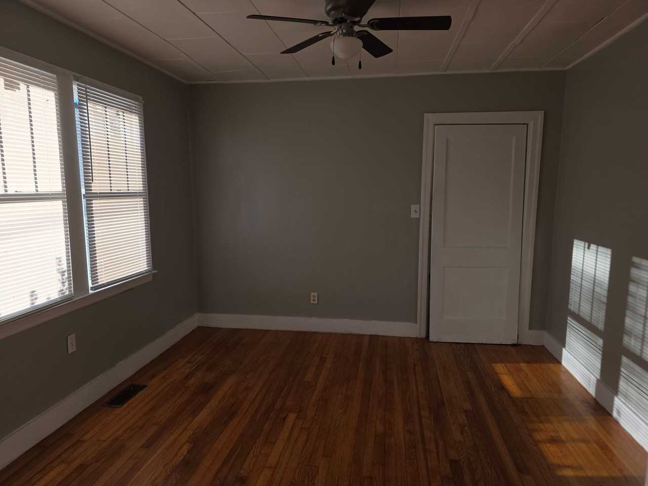 864 Green St - Photo 4 of 8