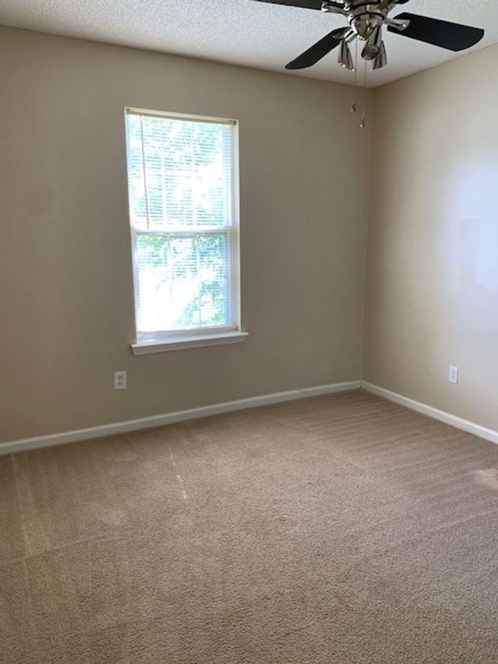 3008 Ginny Dr - Photo 5 of 9