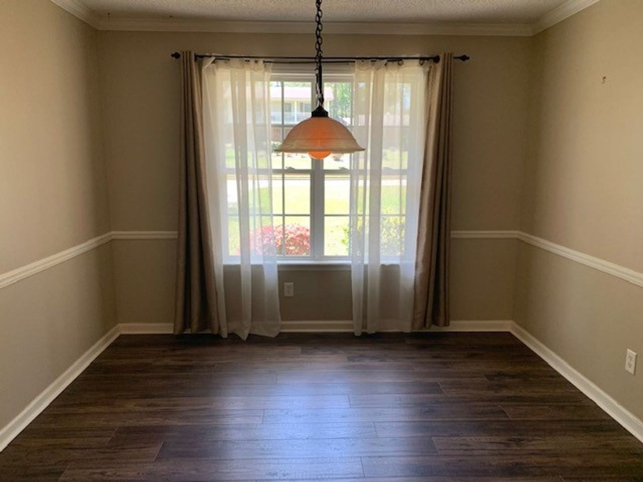 2209 S Sherwood Dr - Photo 2 of 14