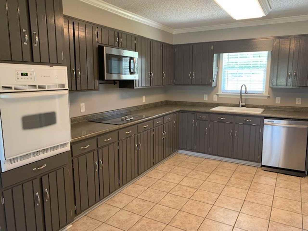 2209 S Sherwood Dr - Photo 4 of 14