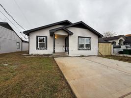 featured image of 1303 Des Jardines St