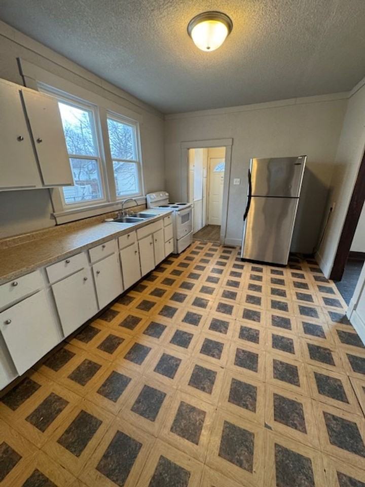 2118 Drexel Ave - Photo 4 of 11