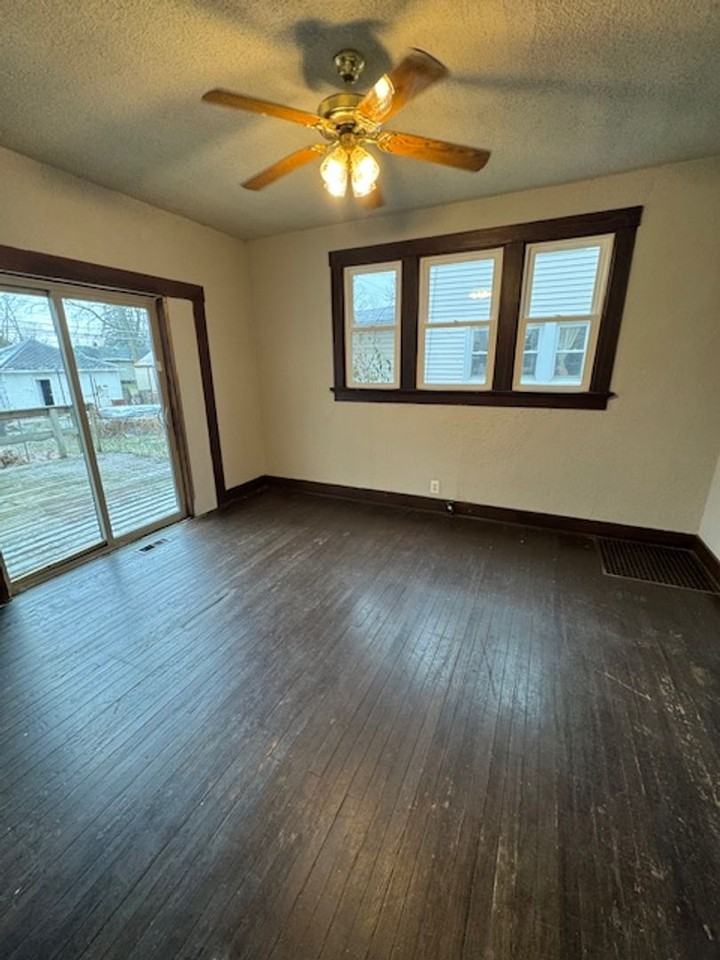 2118 Drexel Ave - Photo 5 of 11