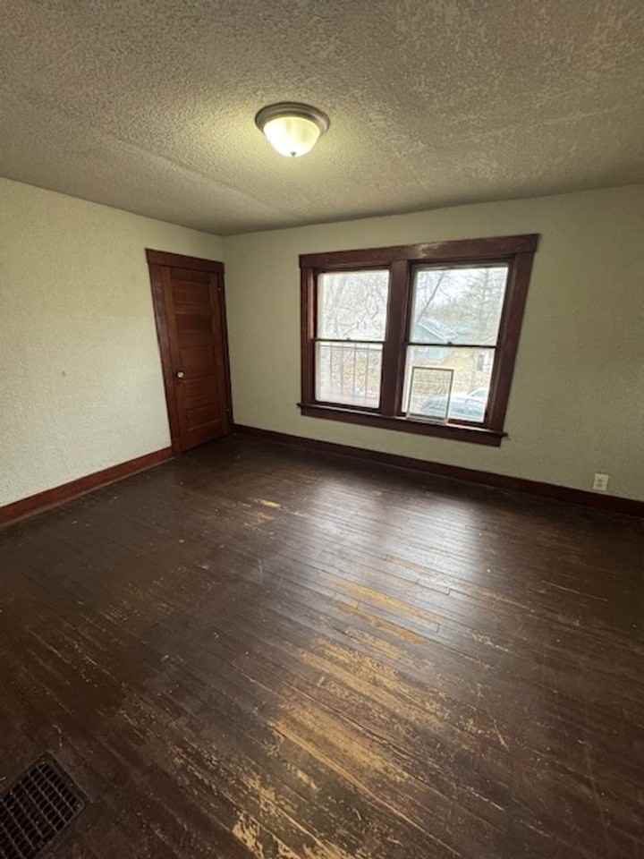 2118 Drexel Ave - Photo 7 of 11