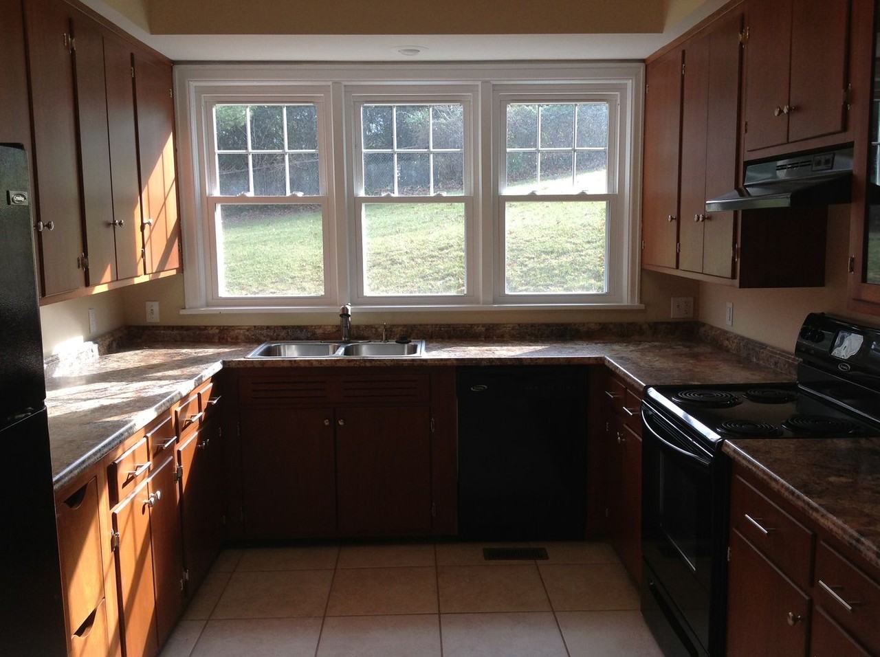 1335 Whitethorn St - Photo 7 of 9