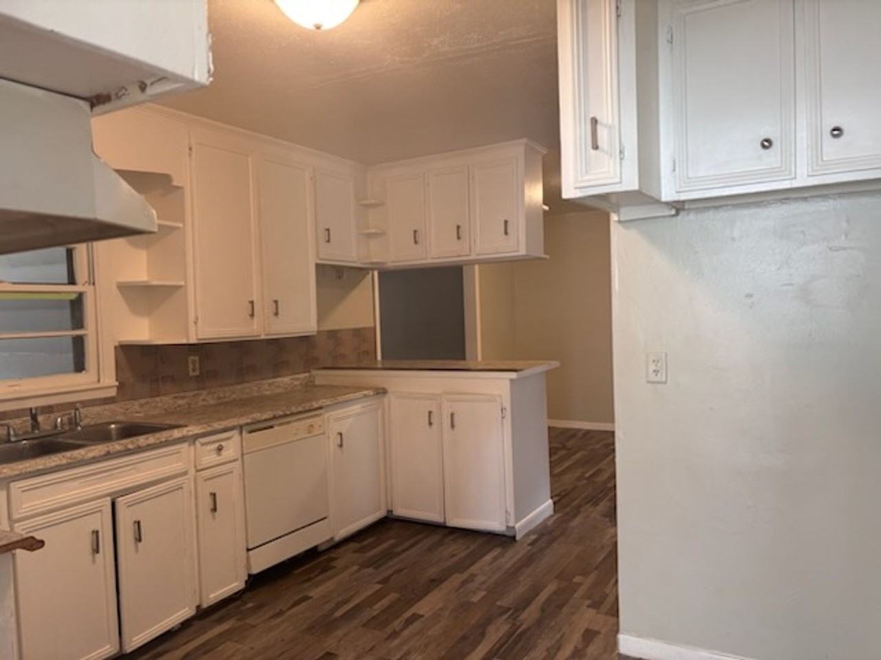 2860 Charleston Dr - Photo 3 of 11