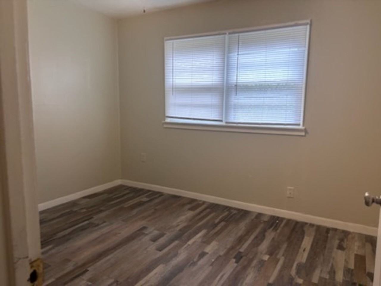 2860 Charleston Dr - Photo 4 of 11