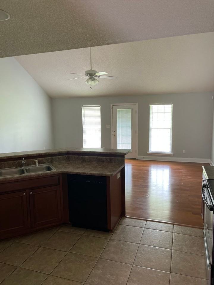 1330 Lovers Lane Rd - Photo 2 of 10