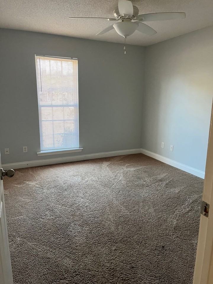 1330 Lovers Lane Rd - Photo 7 of 11