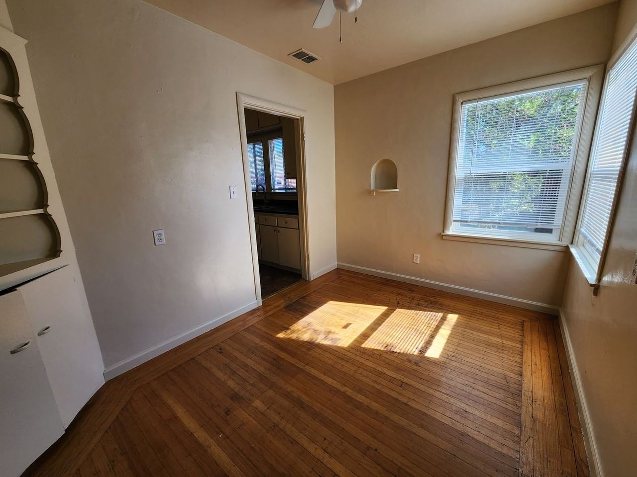 3911 33rd St - Photo 4 of 9