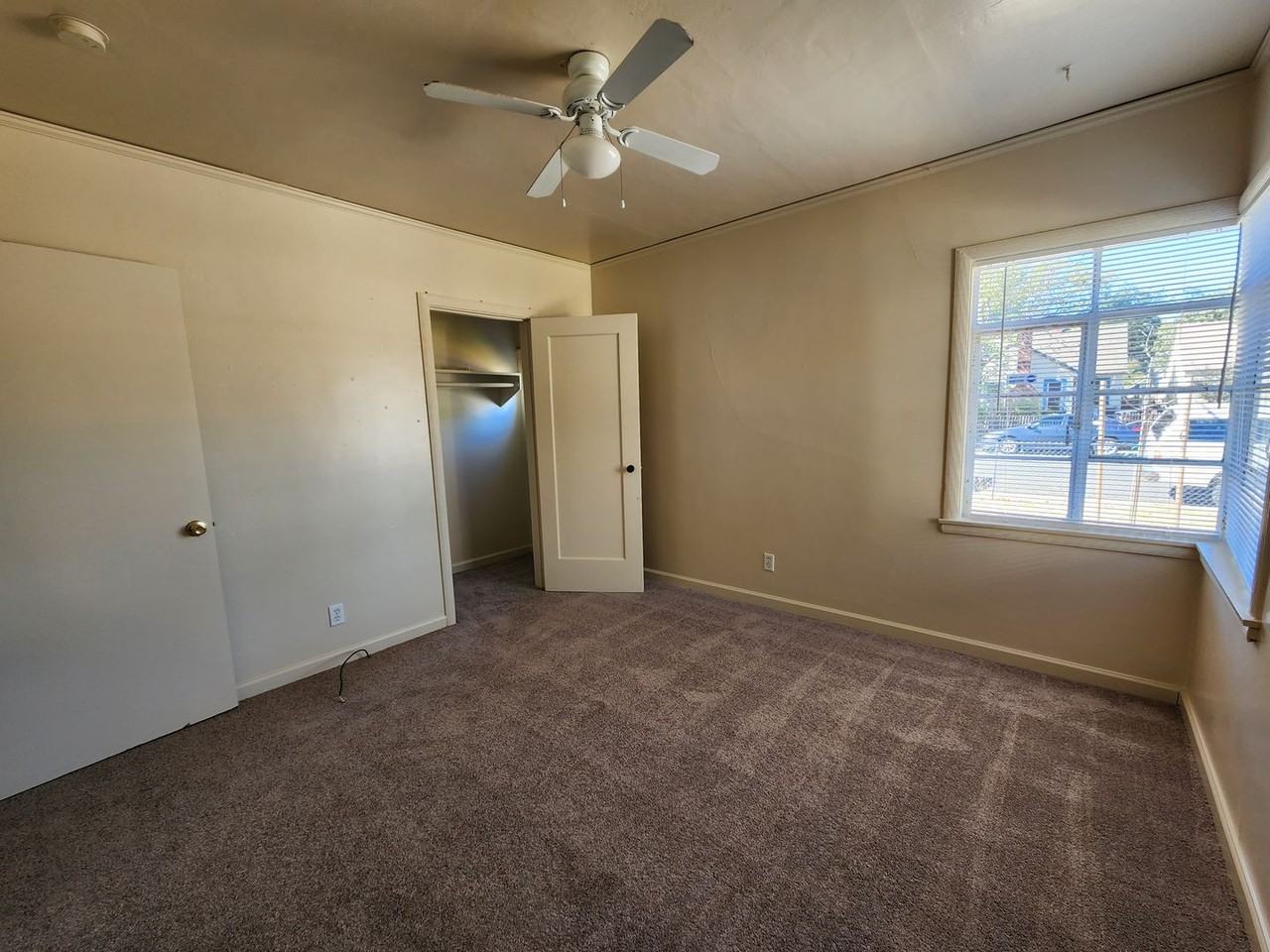 3911 33rd St - Photo 5 of 9