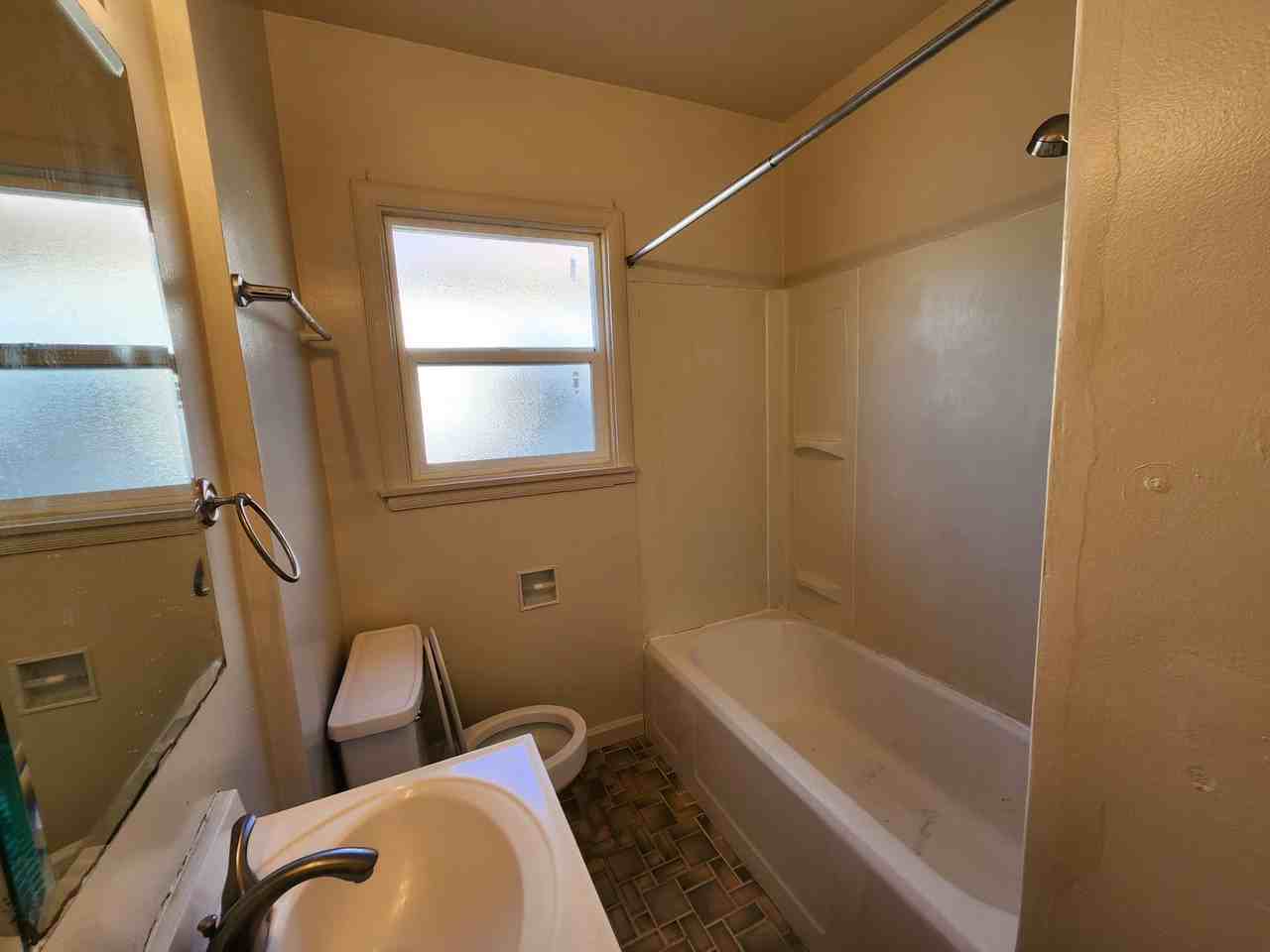 3911 33rd St - Photo 6 of 9