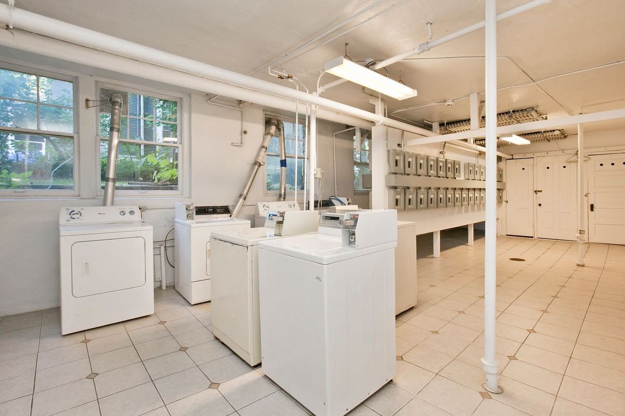 2120 Aldrich Ave S - Photo 5 of 6