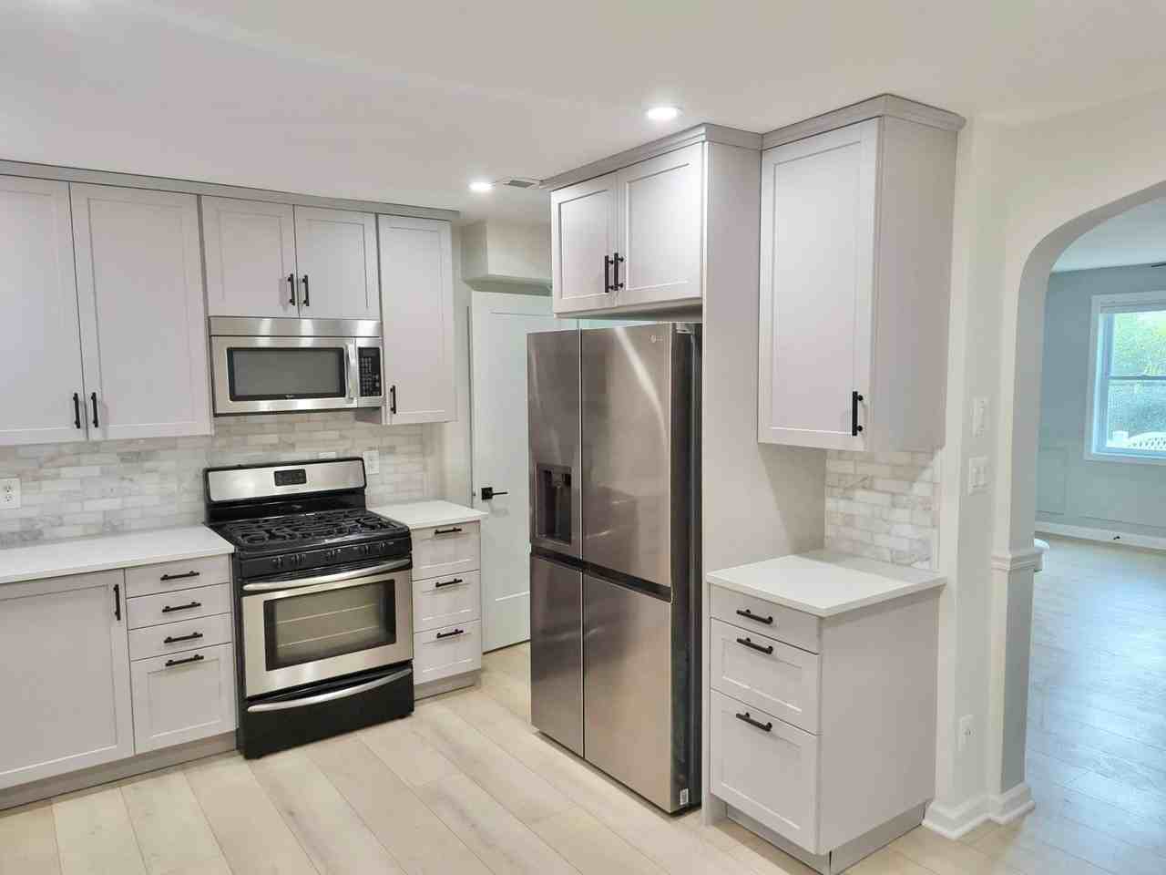 1010 Bashford Ln - Photo 4 of 32