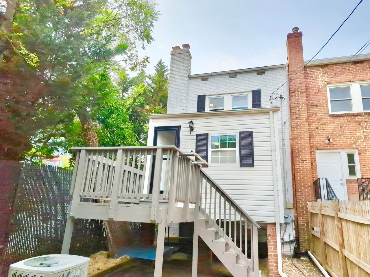 1010 Bashford Ln - Photo 5 of 32