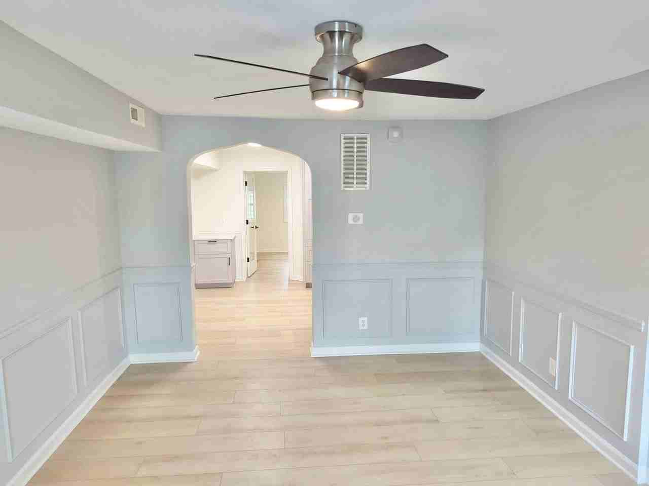 1010 Bashford Ln - Photo 6 of 32