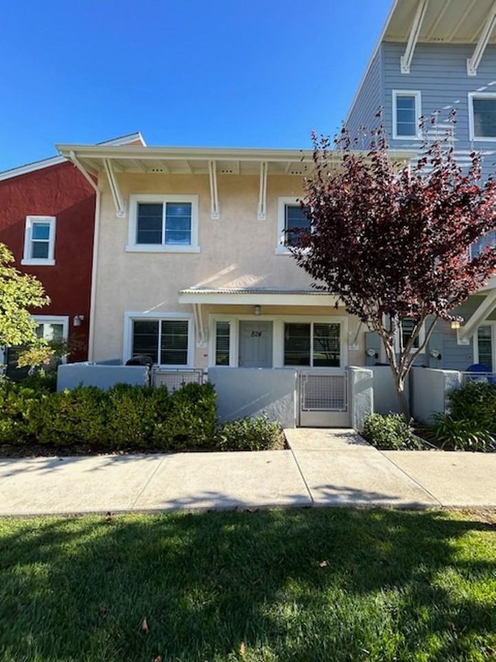 824 Lawrence Dr - Photo 2 of 20