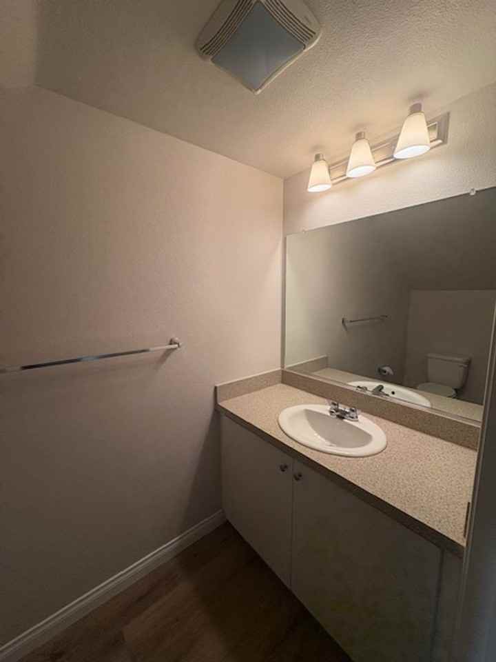 824 Lawrence Dr - Photo 7 of 20