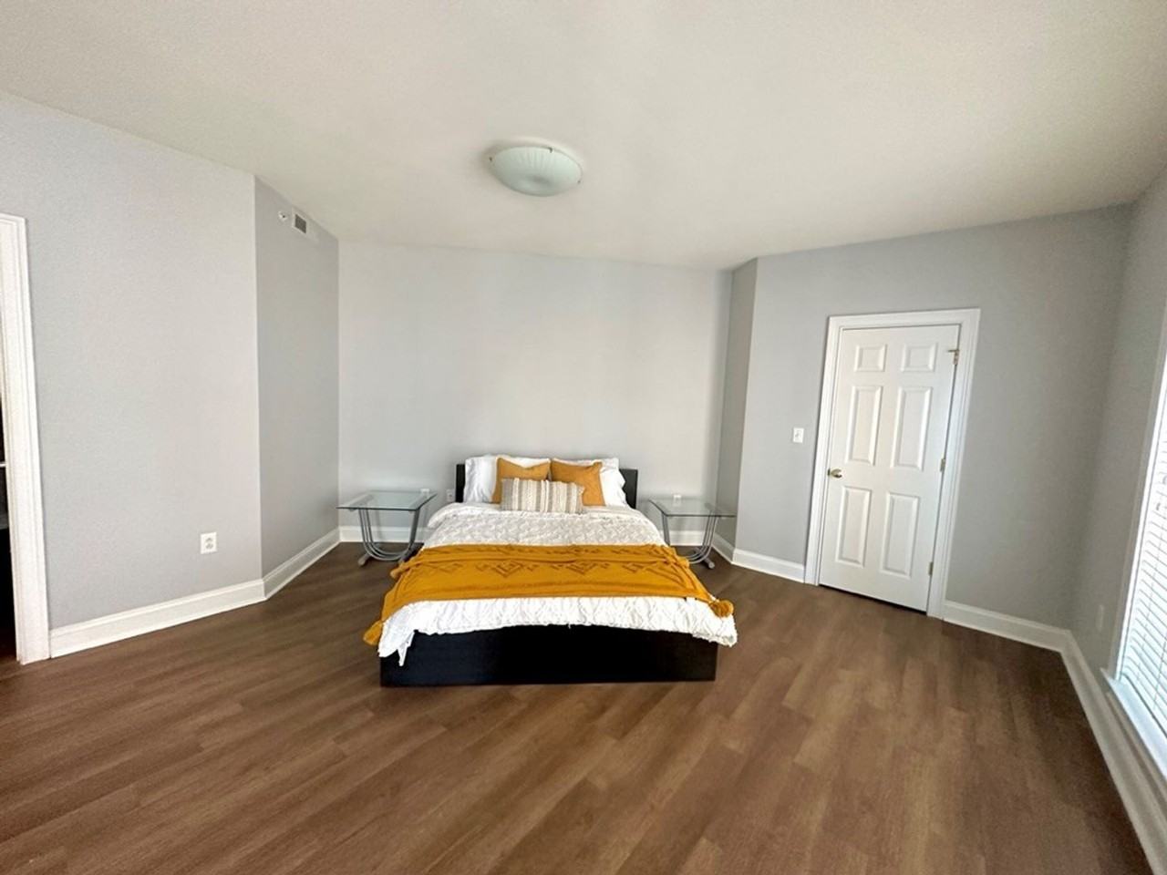 718 W Trade St #415 - Photo 6 of 21