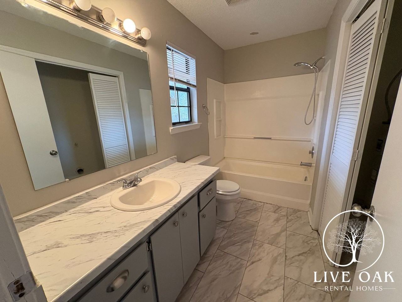 435 Elm St - Photo 3 of 8