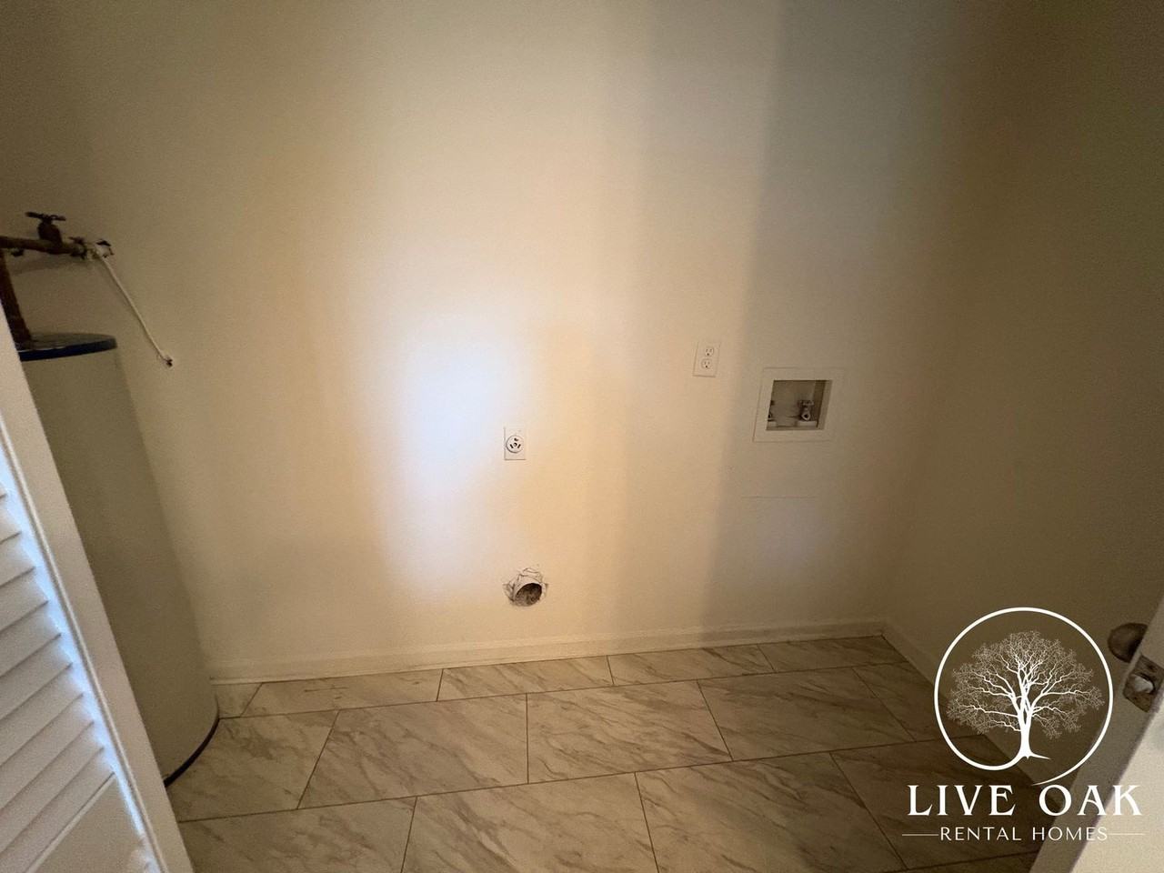 435 Elm St - Photo 4 of 8