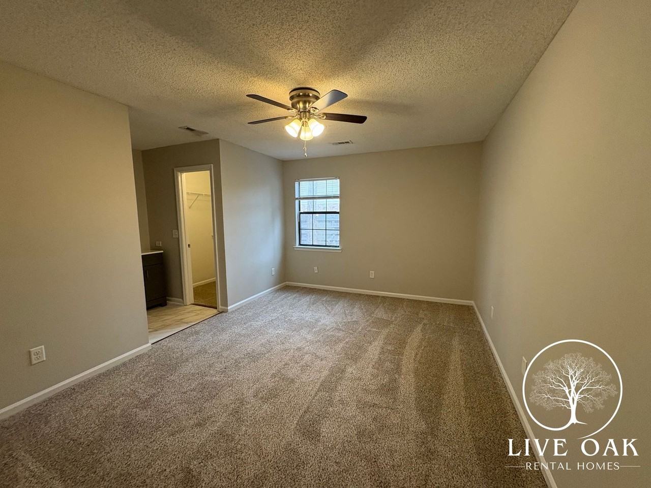 435 Elm St - Photo 5 of 8