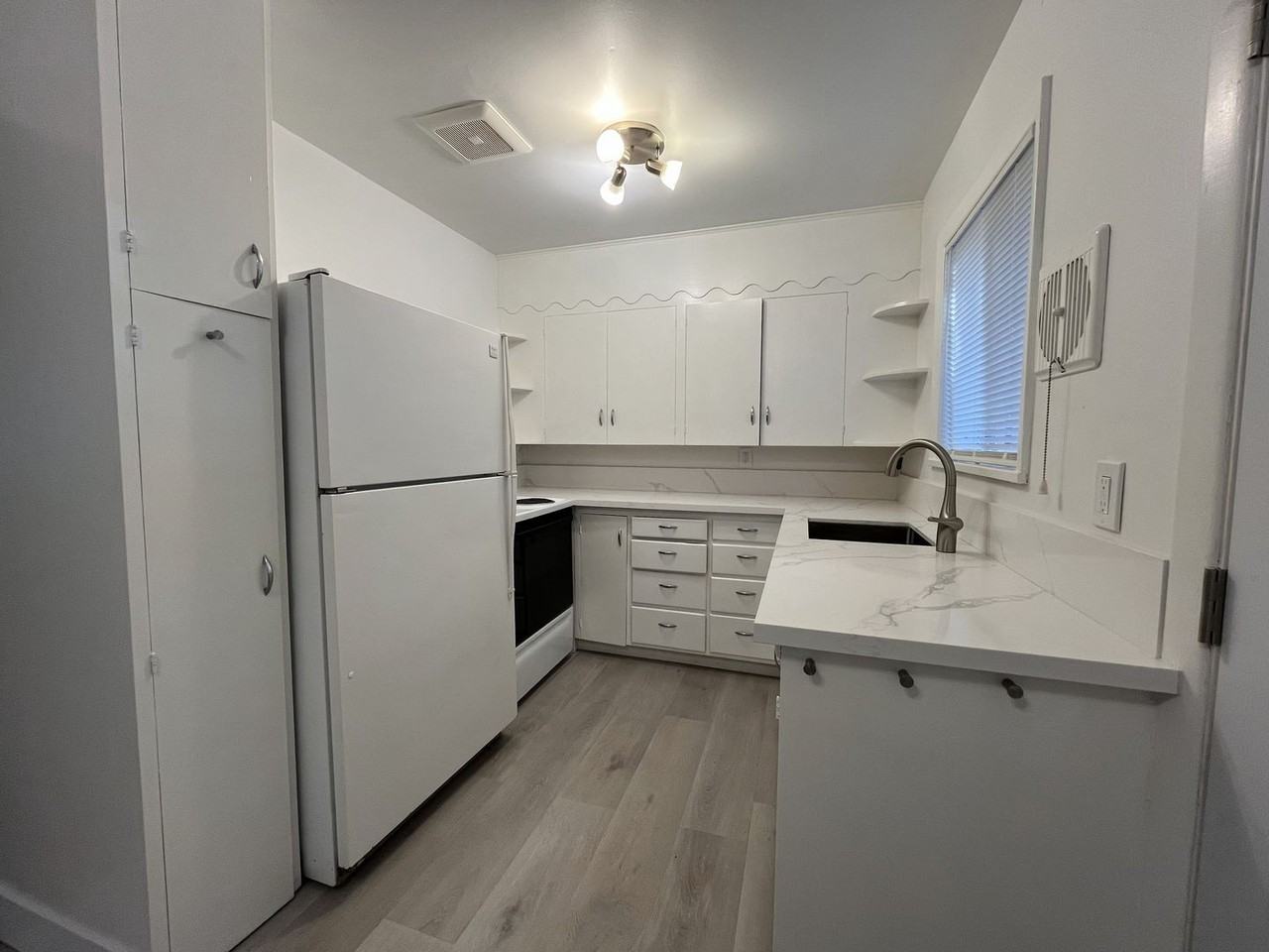 14095 Se Redwood Ave #2 - Photo 7 of 27