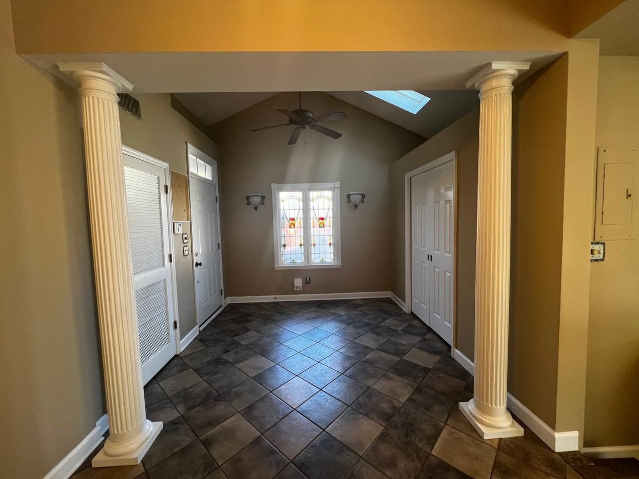 204 Woodside Ave - Photo 5 of 29