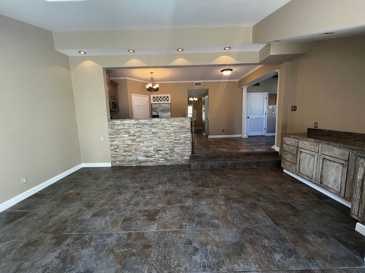 204 Woodside Ave - Photo 7 of 29