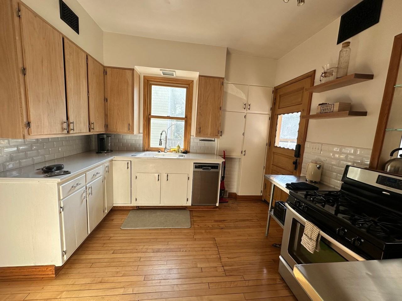 123 W 35th St - Photo 5 of 23