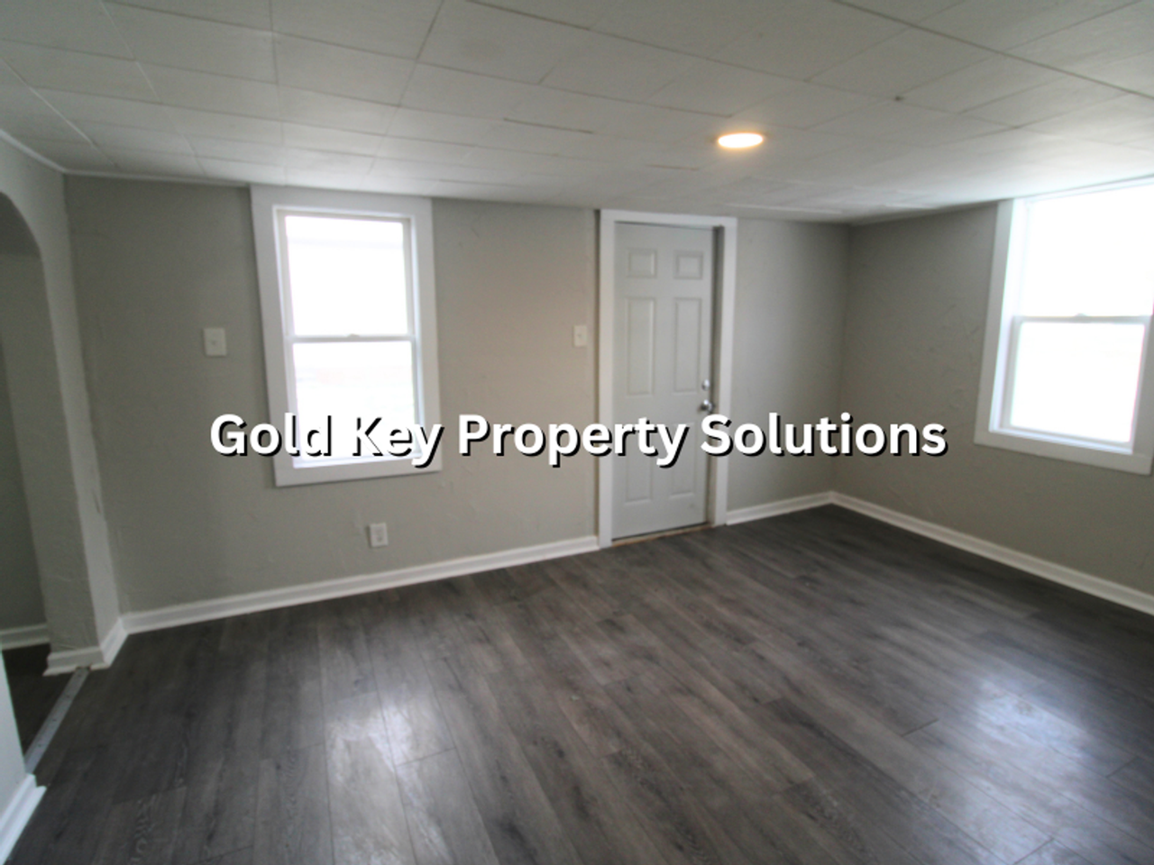 221 E Webster St - Photo 4 of 18