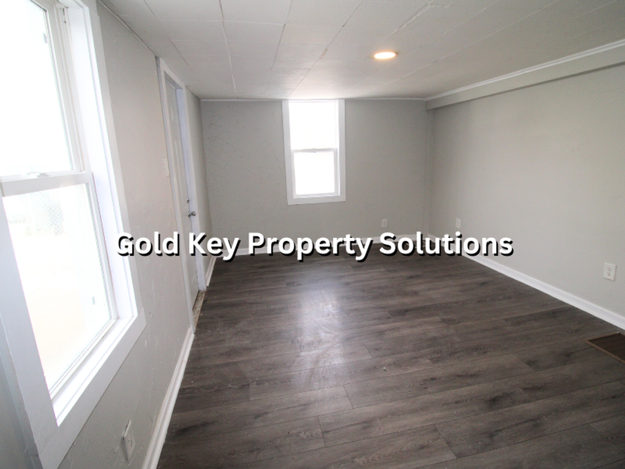 221 E Webster St - Photo 5 of 18