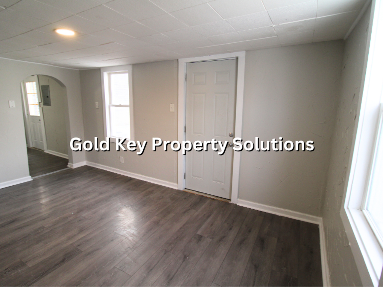 221 E Webster St - Photo 6 of 18