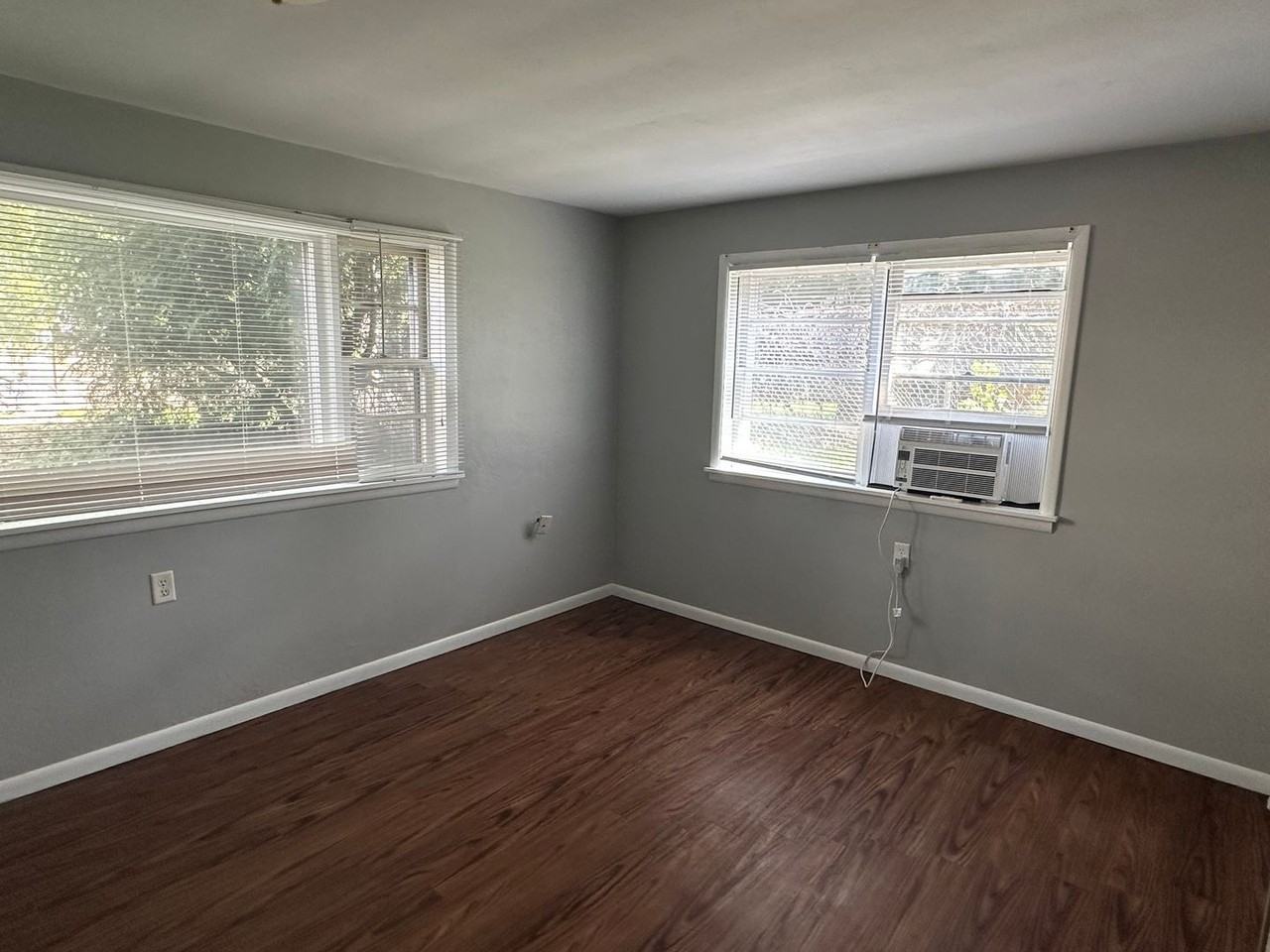 606 S Prairie St - Photo 6 of 8