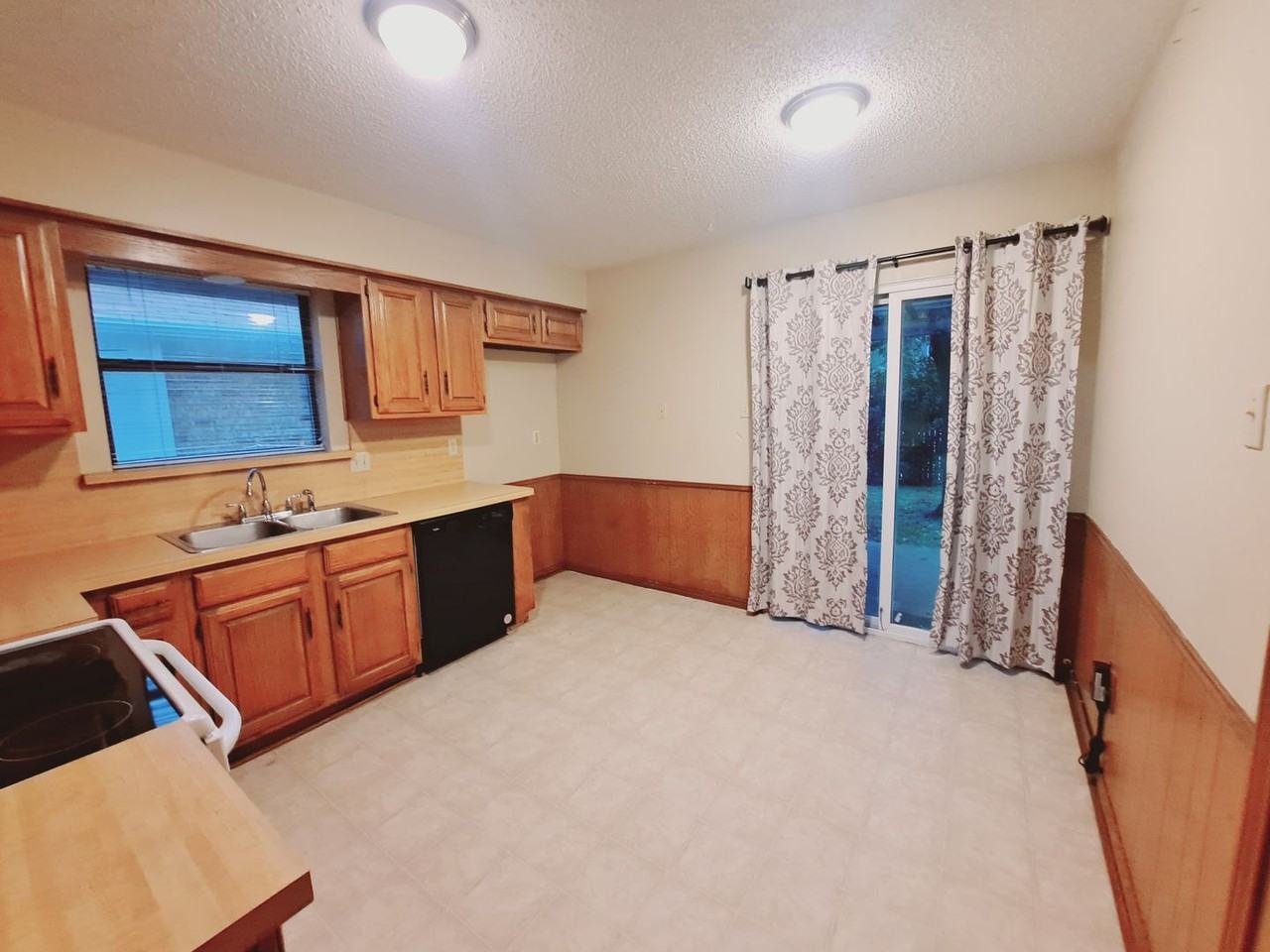 3708 Roussillon Dr - Photo 7 of 17