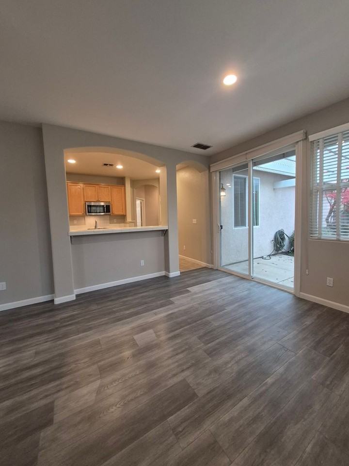 512 Sutherland Ranch Ln - Photo 3 of 19