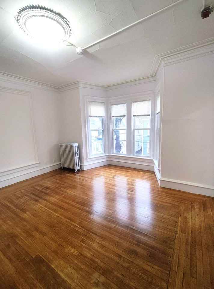 50 Common St - Photo 5 of 6