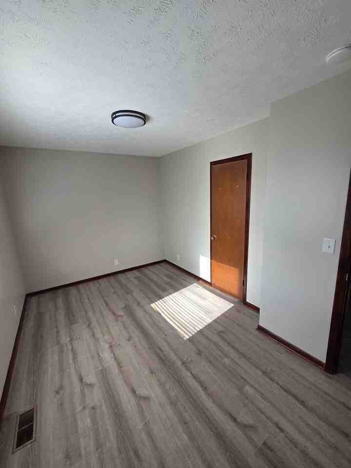 13615 Spring St - Photo 7 of 15