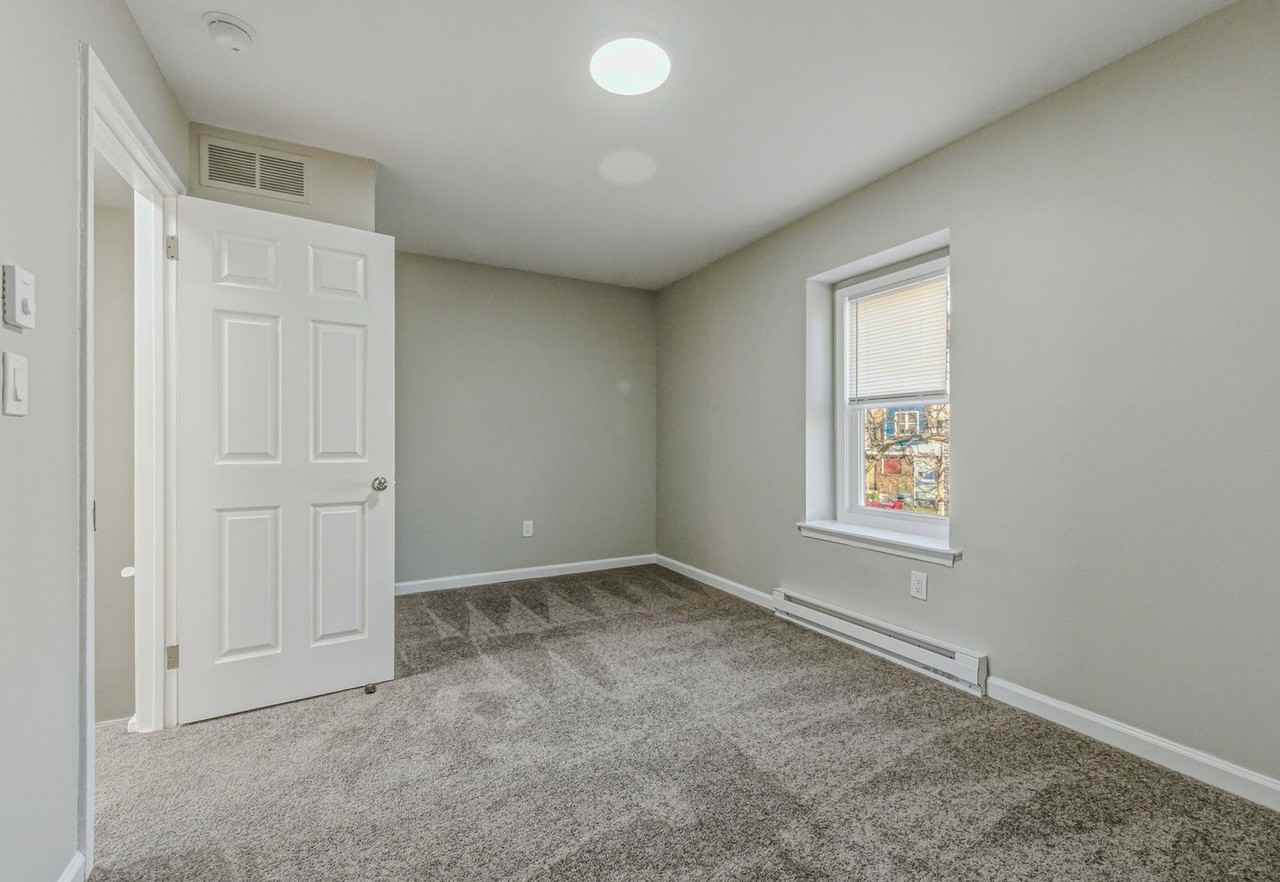 939 E 17th St - Photo 3 of 17