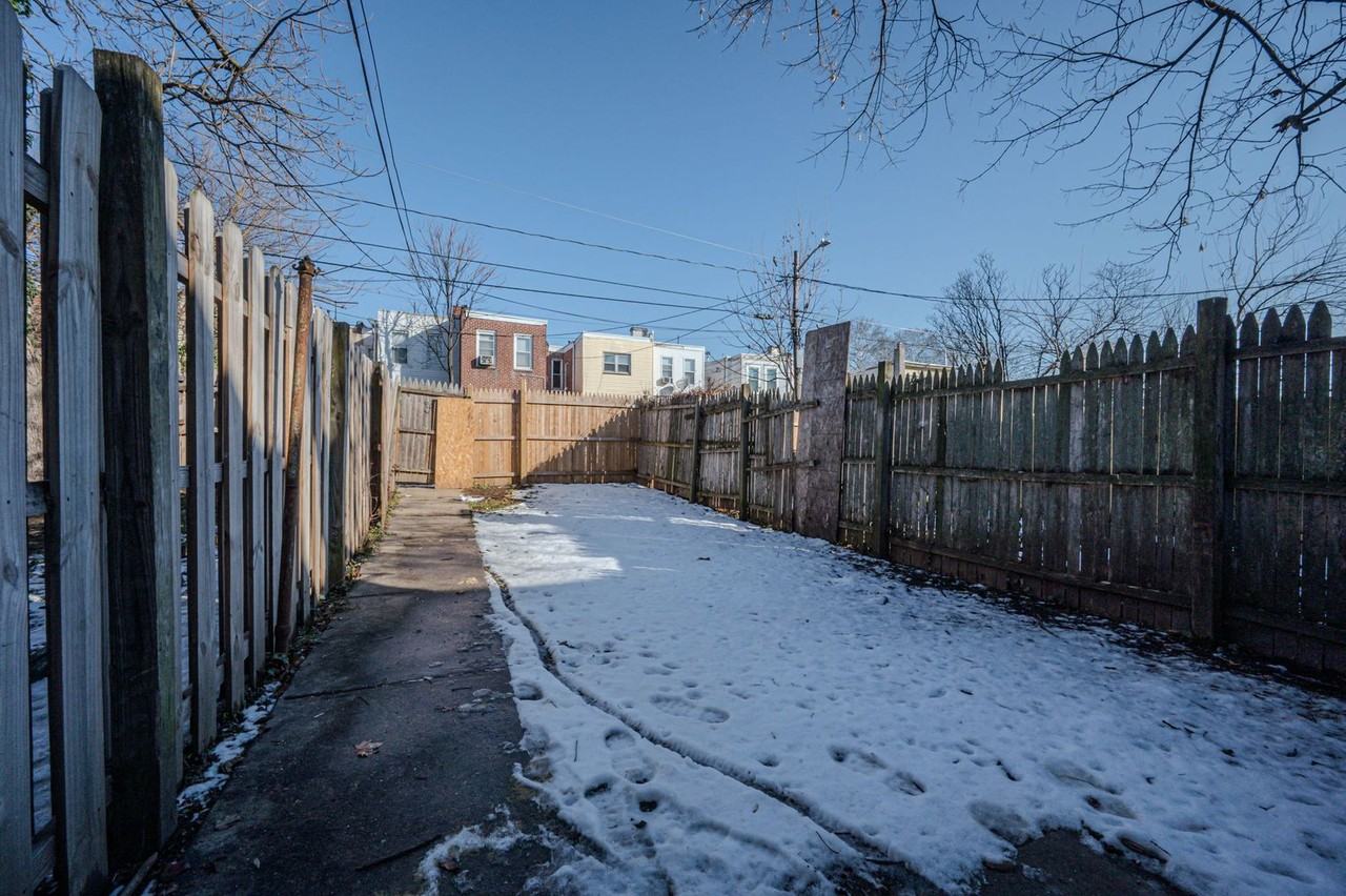 939 E 17th St - Photo 4 of 17